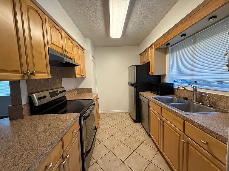 12117 Walden Woods Dr - Photo 2 of 8