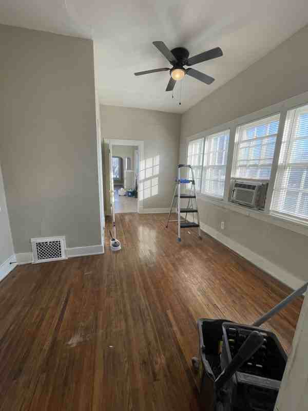 124 N Pearl Ave #1 - Photo 3 of 12