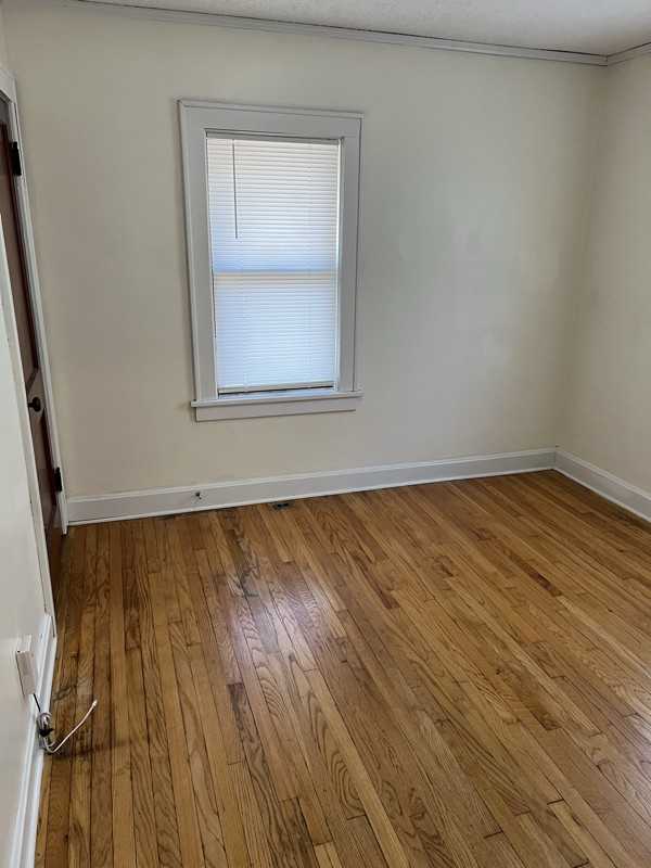 8512 Woodland Ave - Photo 5 of 14