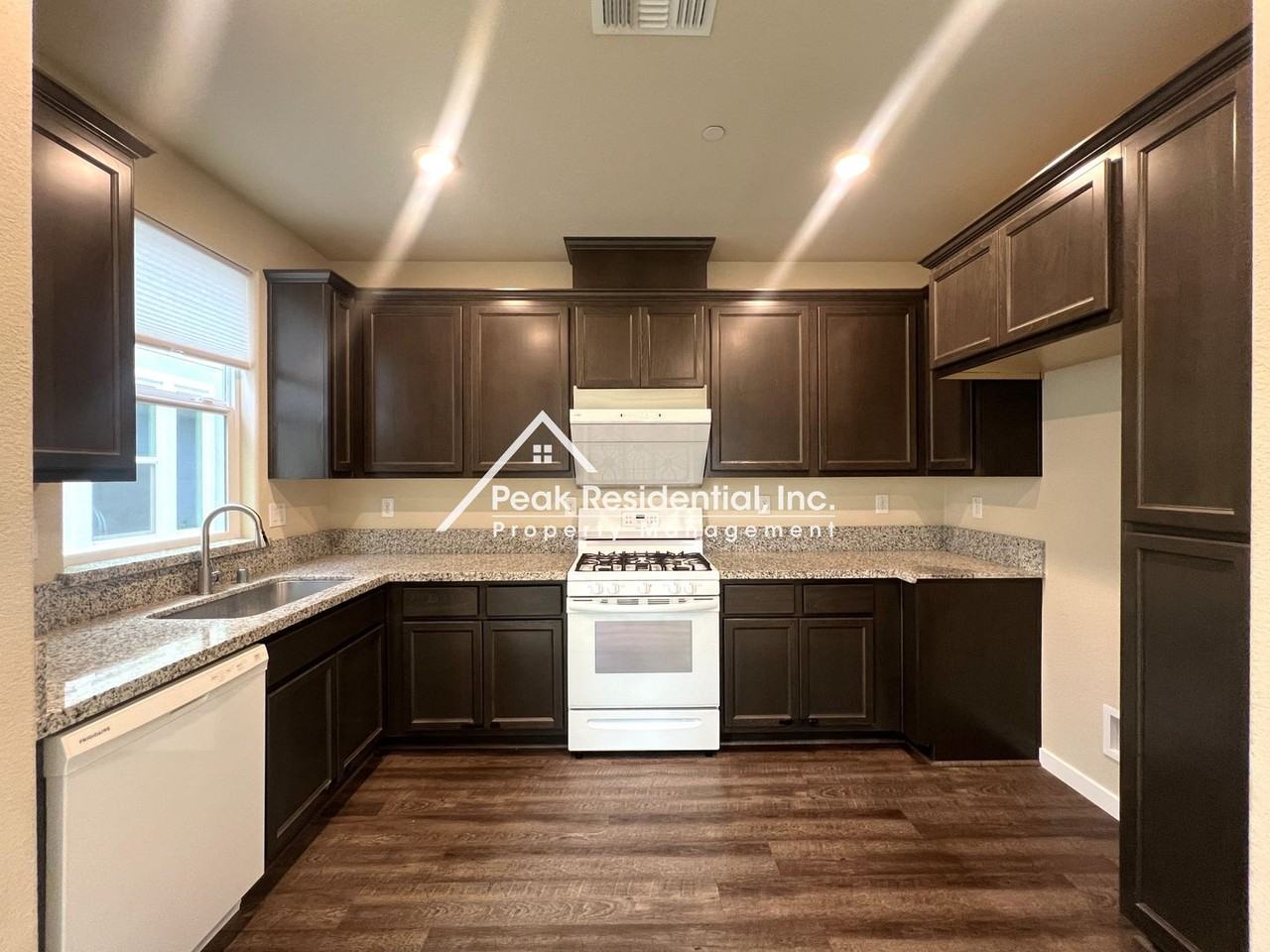 4414 Ocean Ln - Photo 4 of 23