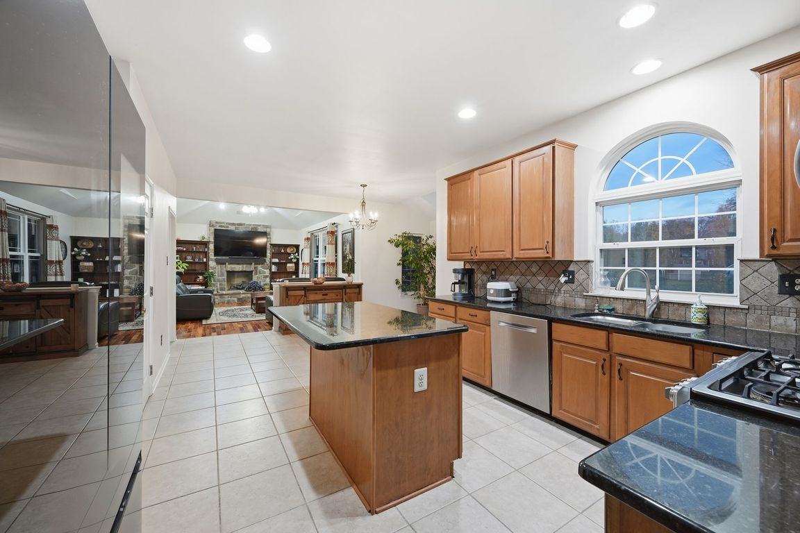 643 Northfield Ln #NA - Photo 2 of 18