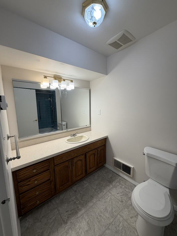 84 Amberly Dr #J - Photo 5 of 14