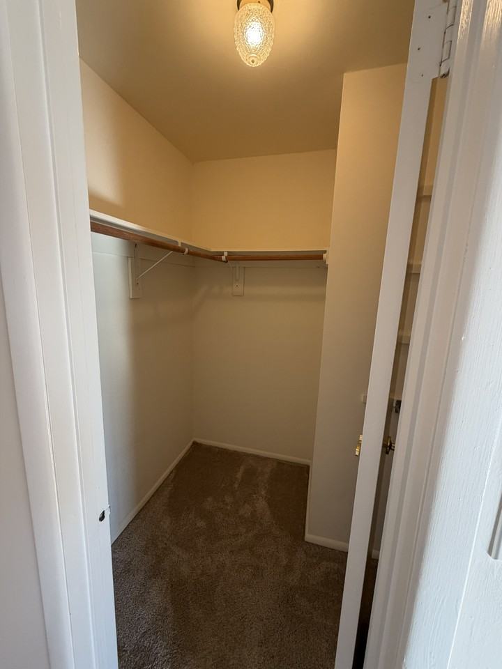 84 Amberly Dr #J - Photo 7 of 14