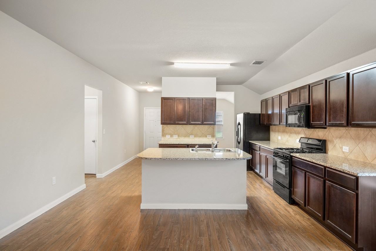 221 Alpha - Photo 4 of 15