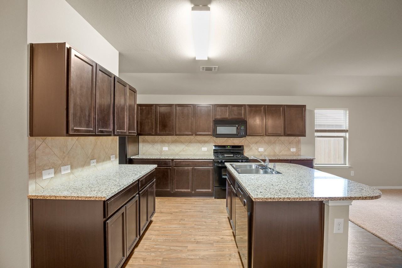 221 Alpha - Photo 5 of 15