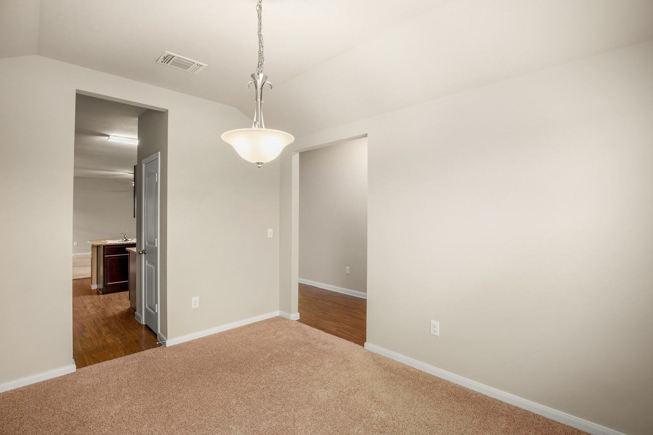 221 Alpha - Photo 6 of 15