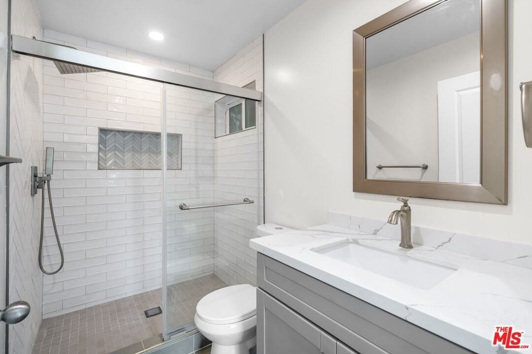 12233 Killion St - Photo 4 of 6