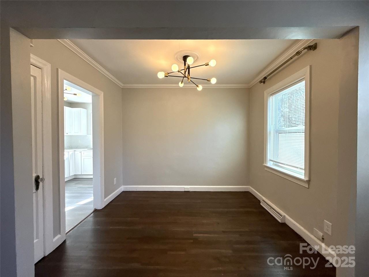 1242 Dade St - Photo 4 of 11