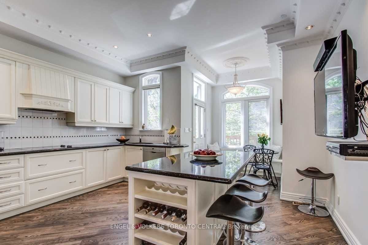 405 Bedford Park Ave - Photo 7 of 15