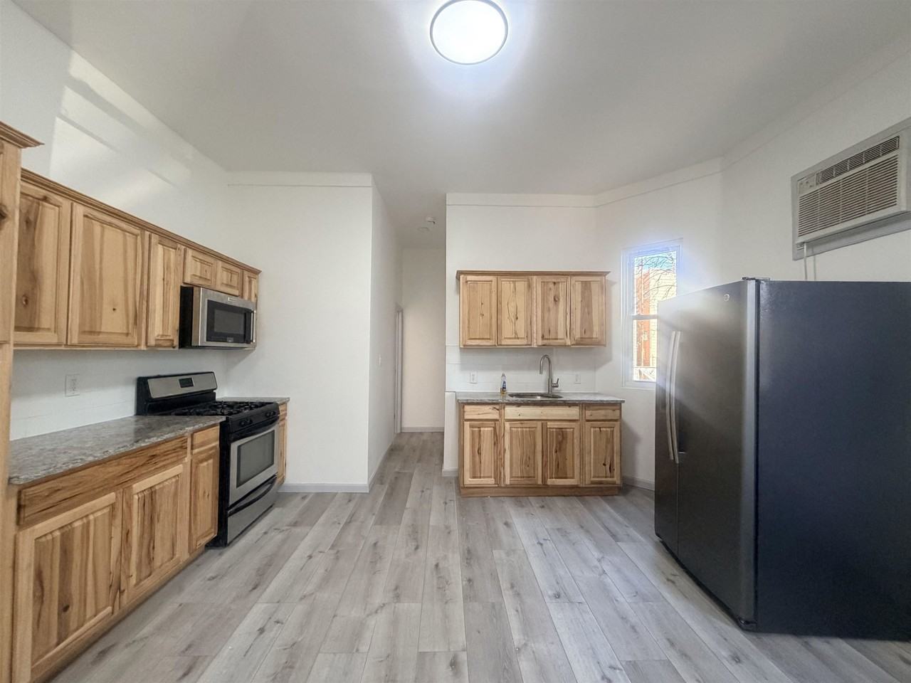 124 Winfield Ave #1 - Photo 4 of 35