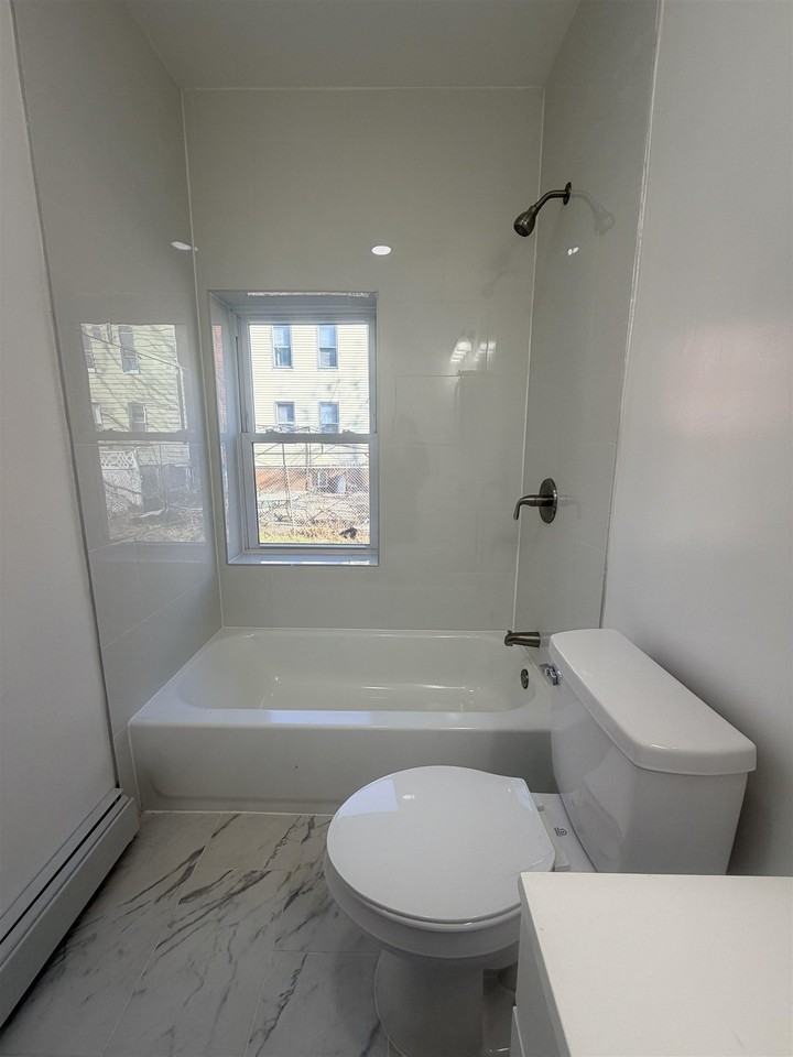124 Winfield Ave #1 - Photo 5 of 35