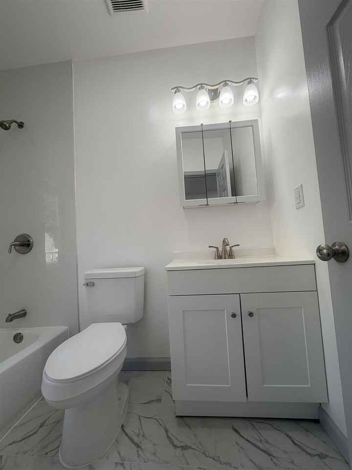 124 Winfield Ave #1 - Photo 6 of 35