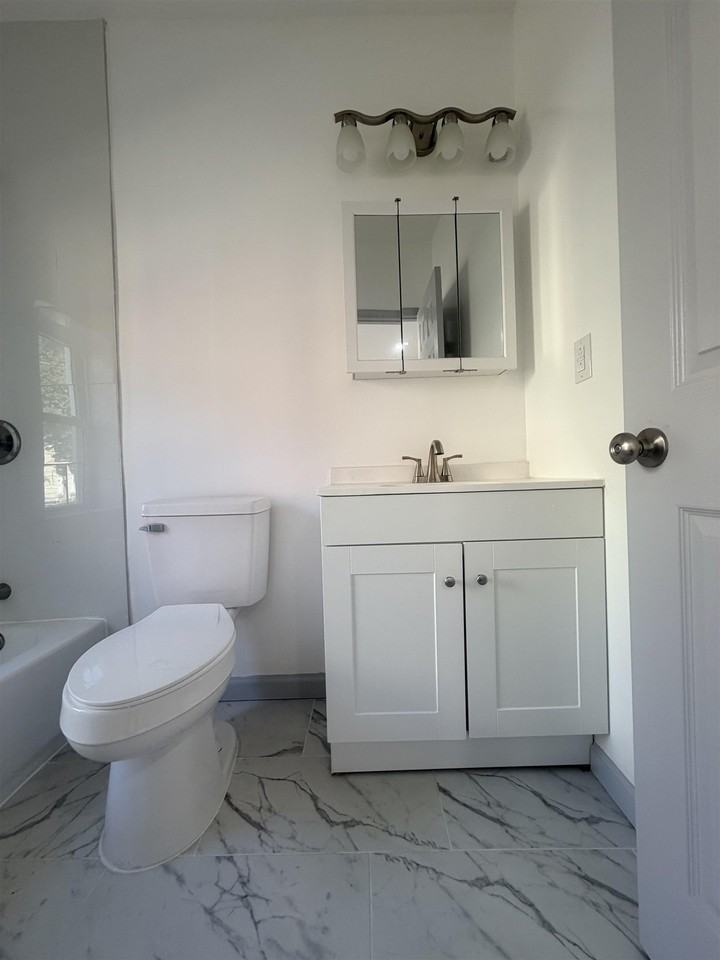 124 Winfield Ave #1 - Photo 7 of 35