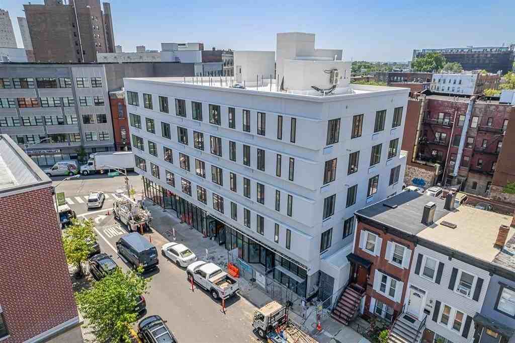 293 Fairmount Ave #404