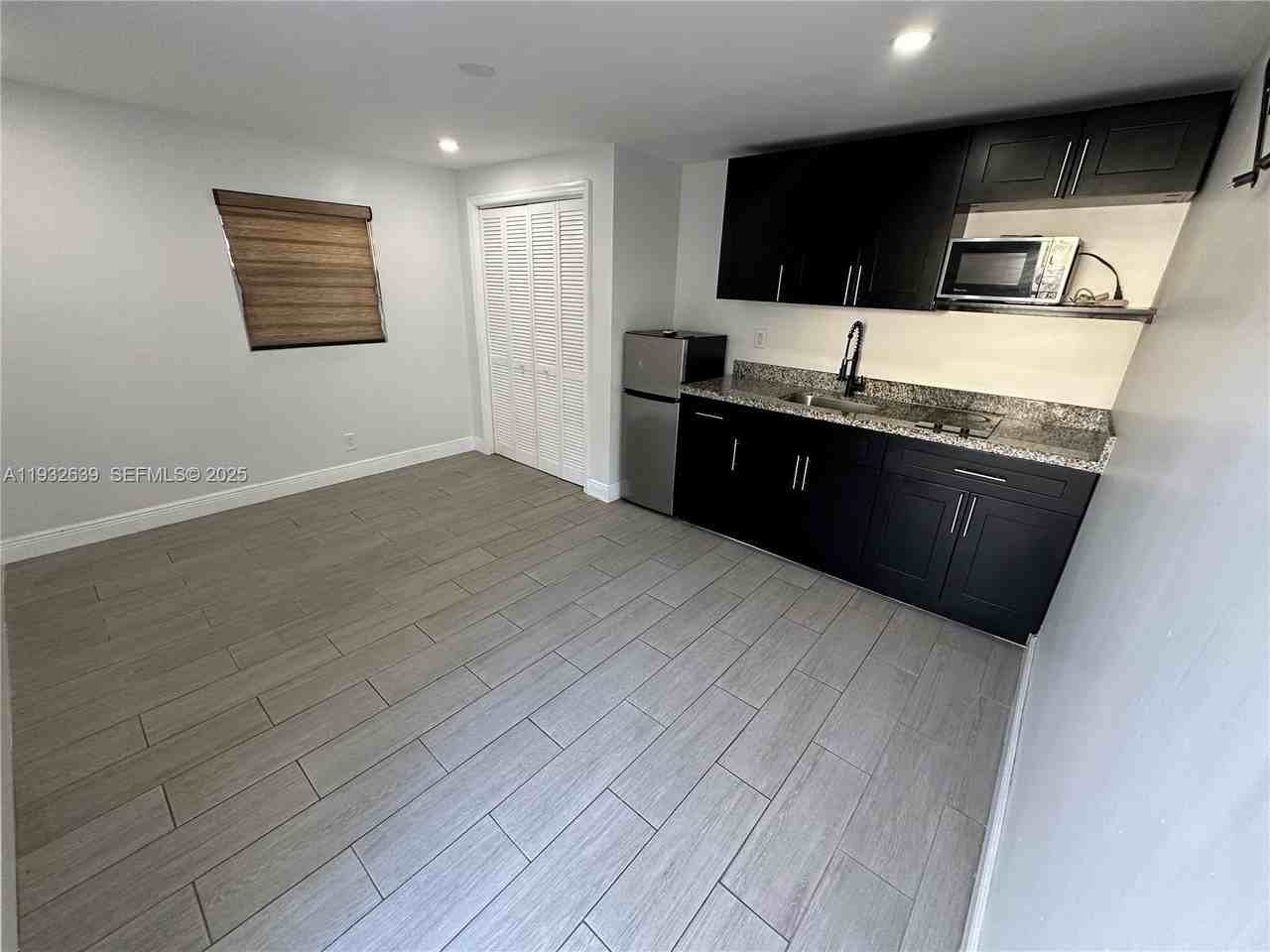 214 S 57th Ave - Photo 4 of 14