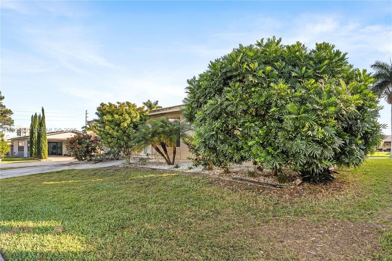 218 Se 2nd St - Photo 5 of 47