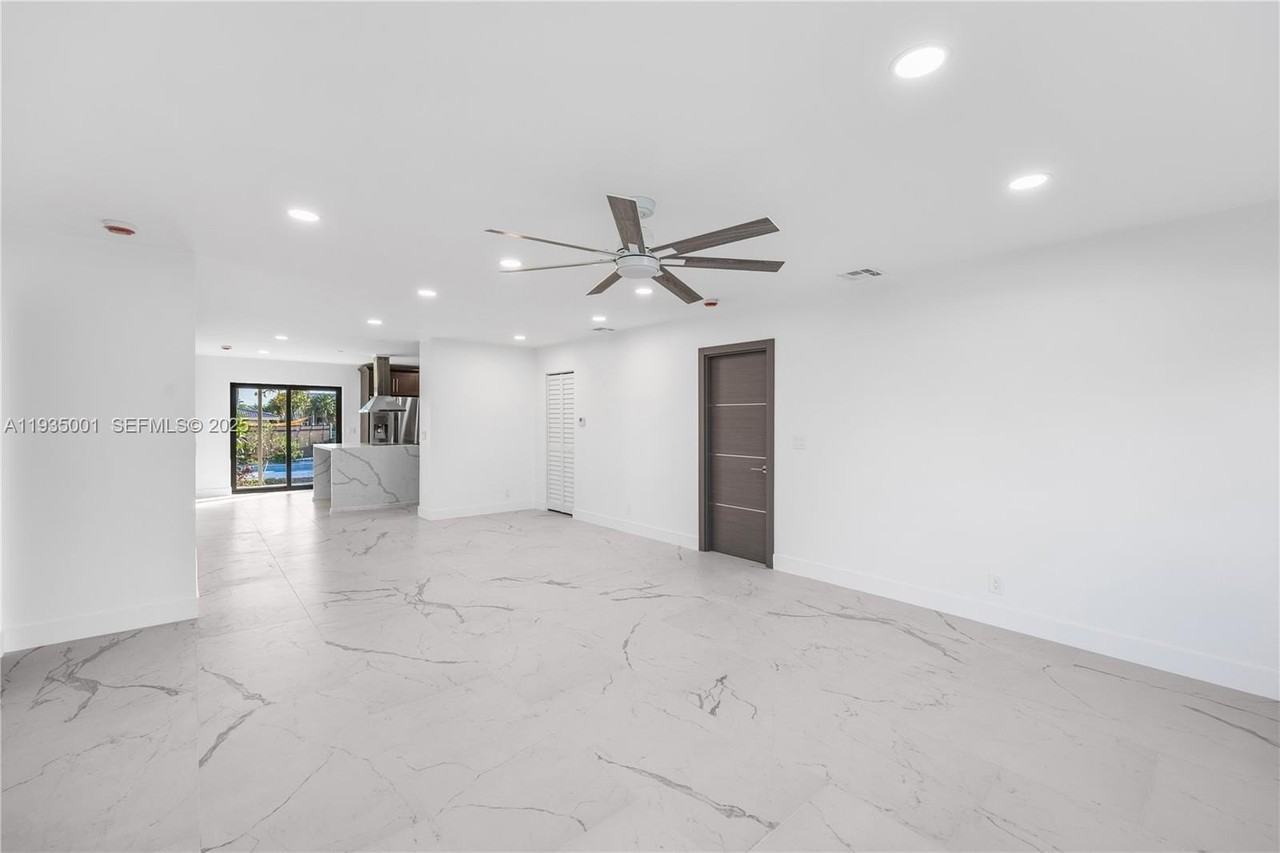 218 Se 2nd St - Photo 7 of 47