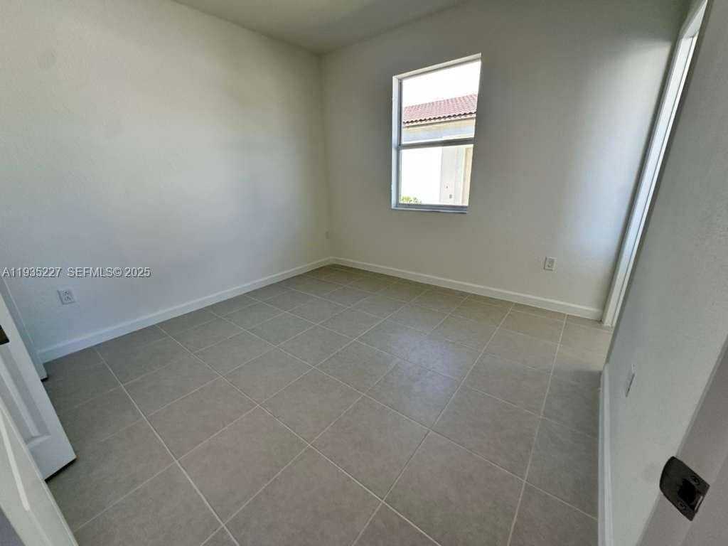 2240 Se 30th St #1 - Photo 4 of 6