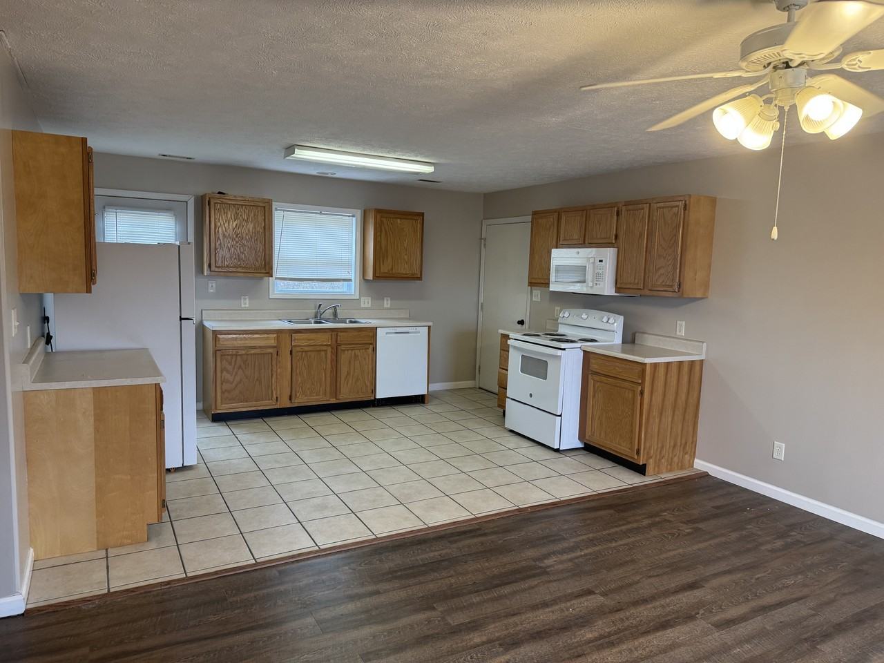 306 N Ferne Clyffe Rd #306 - Photo 2 of 10