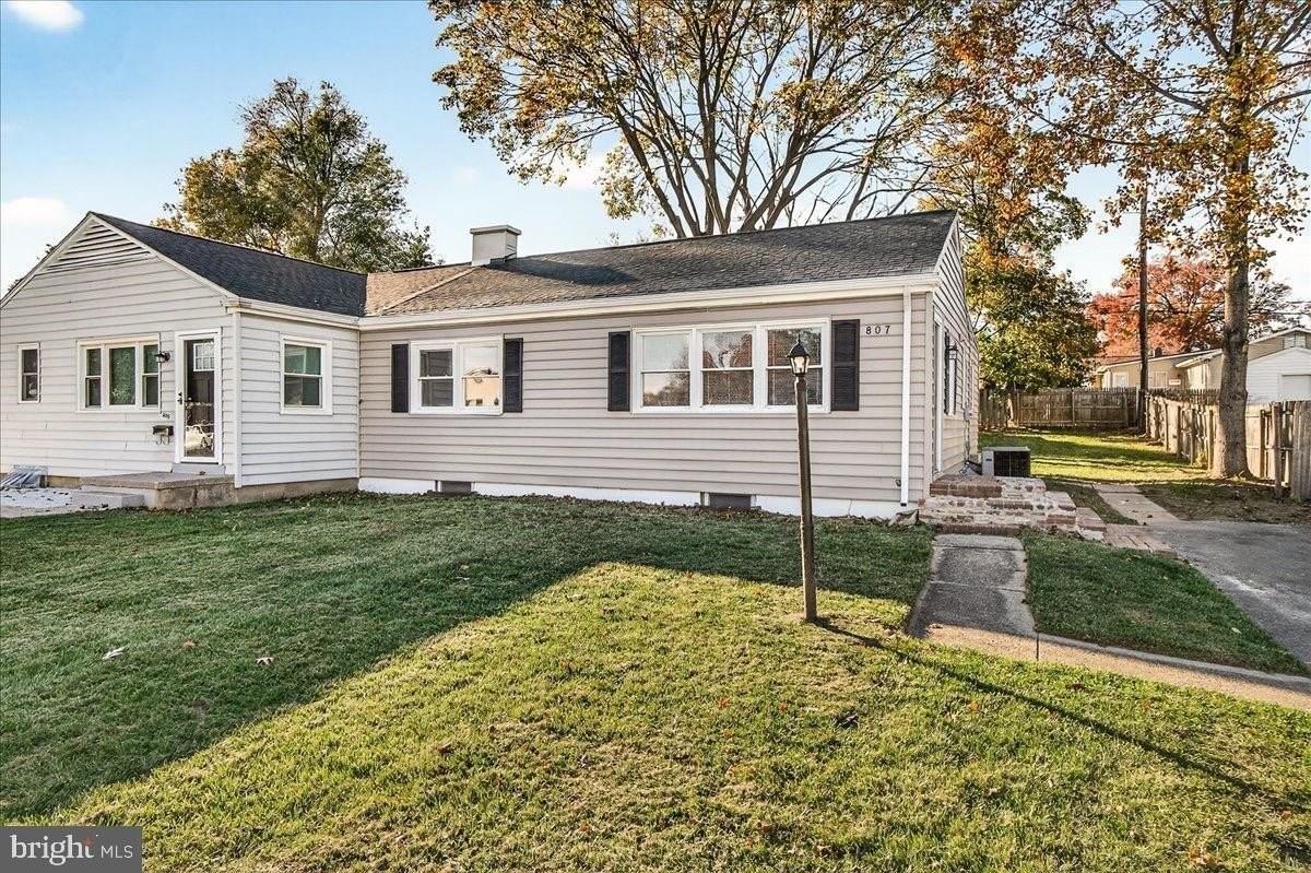 807 Montclaire Ave - Photo 3 of 34