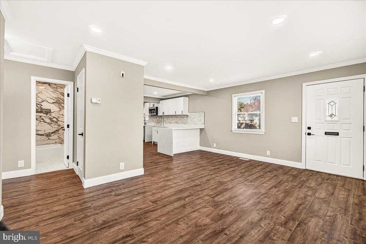 807 Montclaire Ave - Photo 5 of 34