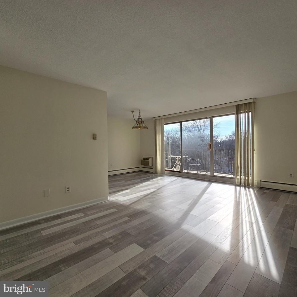 111 Chestnut St Unit 609 #609 - Photo 3 of 22