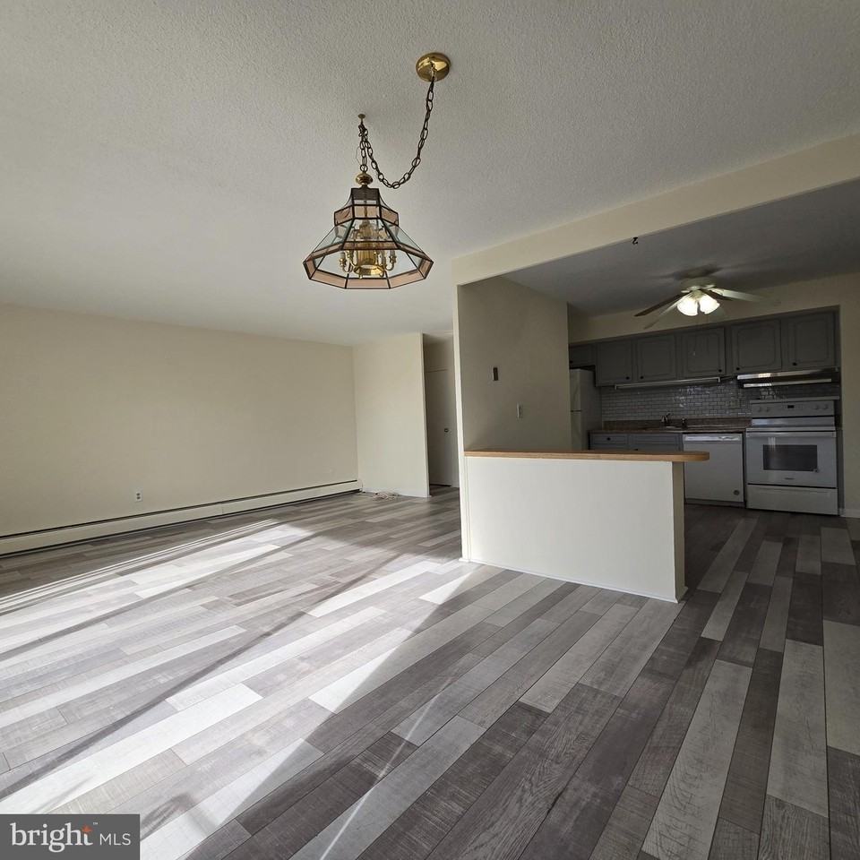 111 Chestnut St Unit 609 #609 - Photo 4 of 22