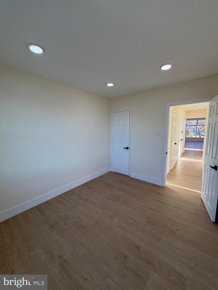 8540 Castor Ave - Photo 6 of 32