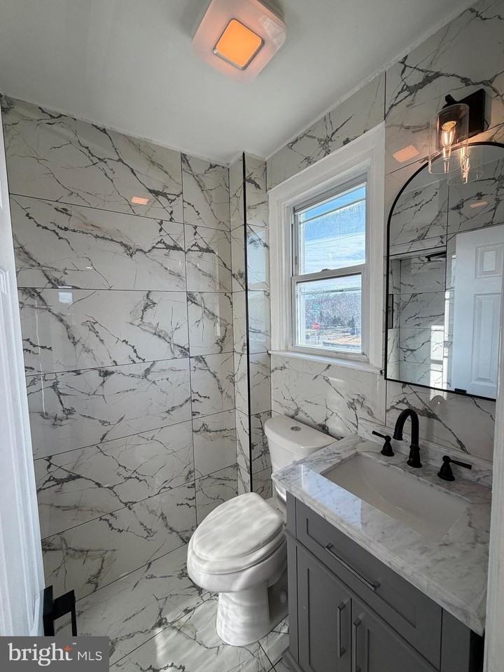 8540 Castor Ave - Photo 7 of 32