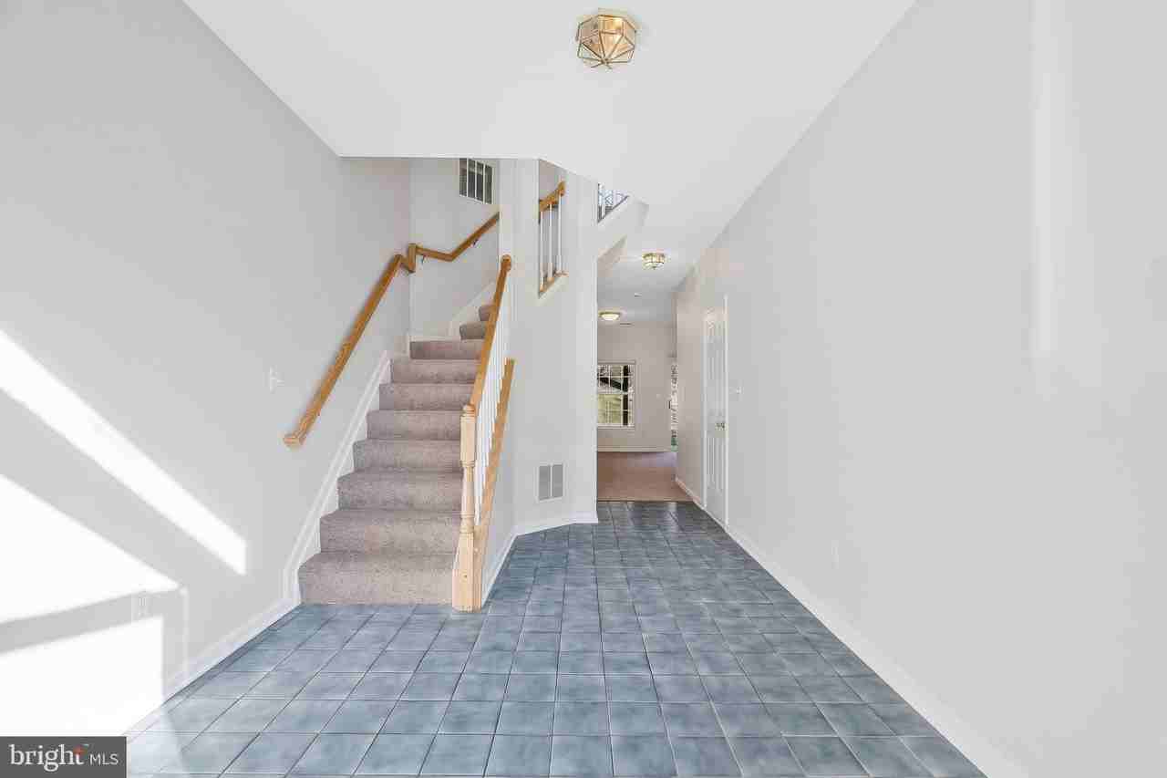 21628 Monmouth Ter - Photo 4 of 40