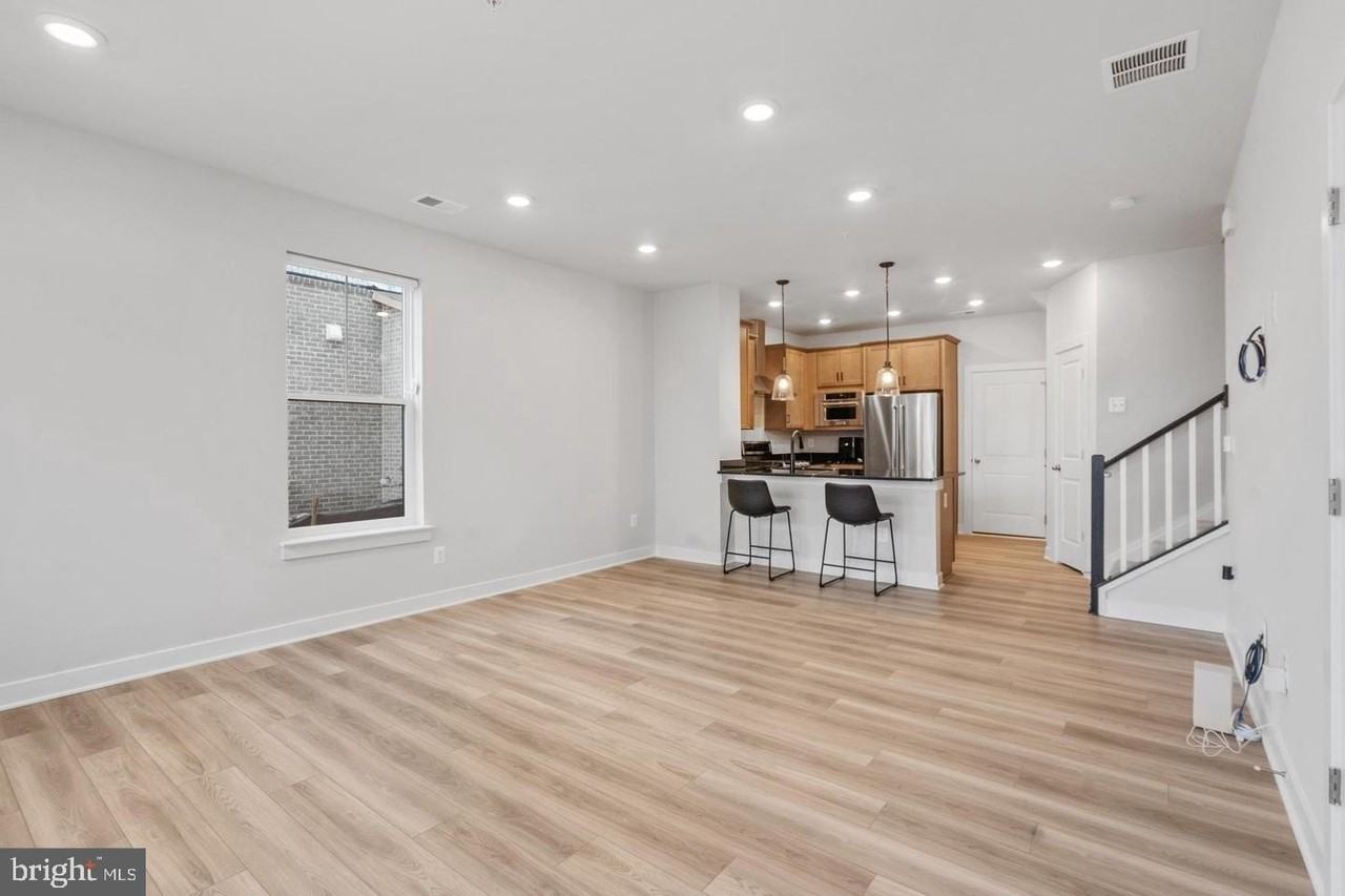 45176 Drowes Ter - Photo 7 of 36