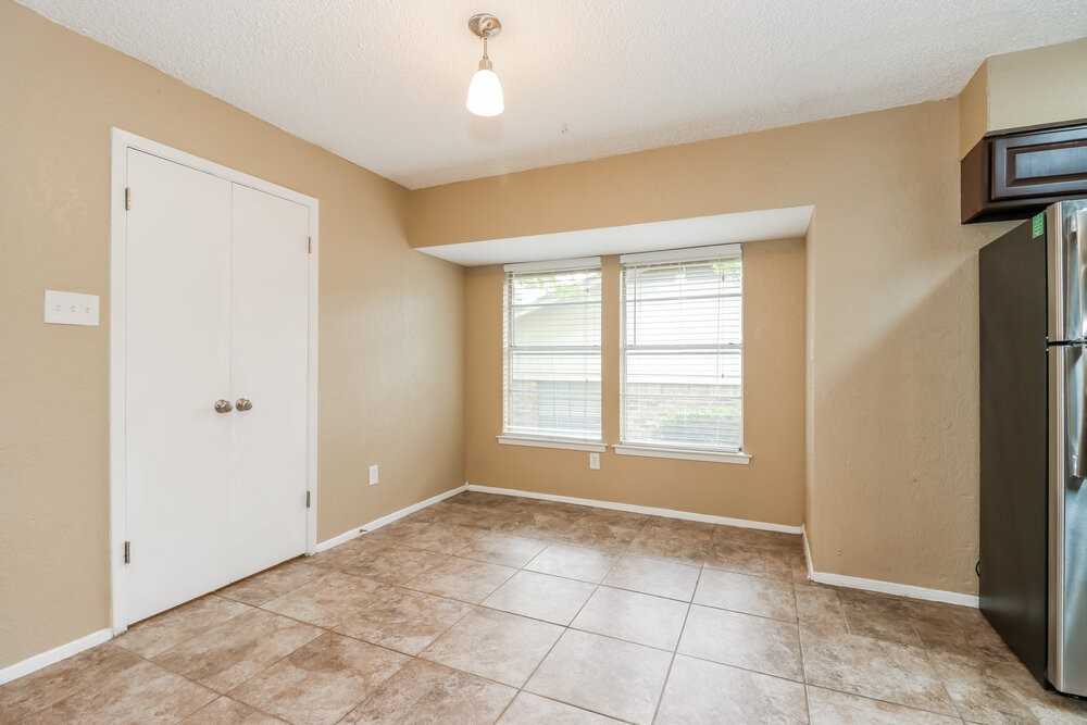 7609 Ripple Creek Ct - Photo 6 of 16