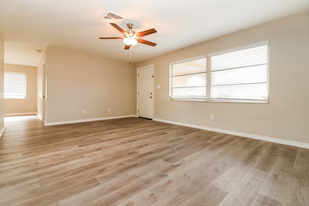 2319 Surrey Ln - Photo 3 of 16