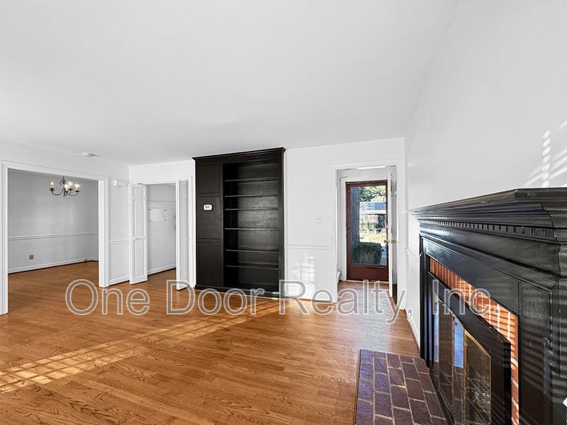 108 Adams St - Photo 7 of 24