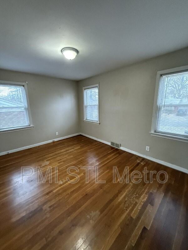 9350 Duenke Dr - Photo 2 of 11