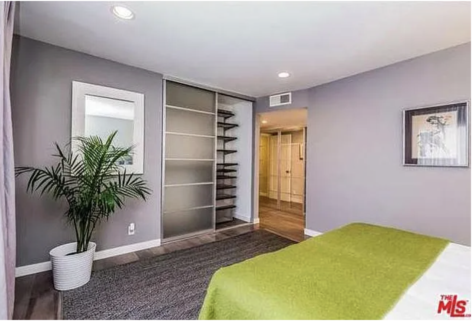 1606 South Barrington Avenue #6 - Photo 2 of 18