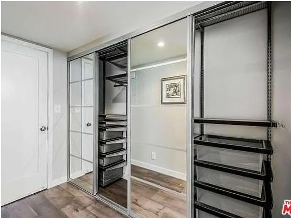 1606 South Barrington Avenue #6 - Photo 3 of 18