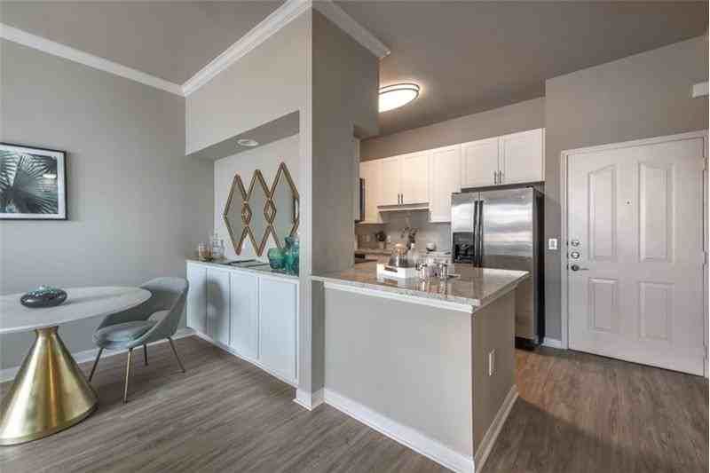 Ivan St - Photo 4 of 15