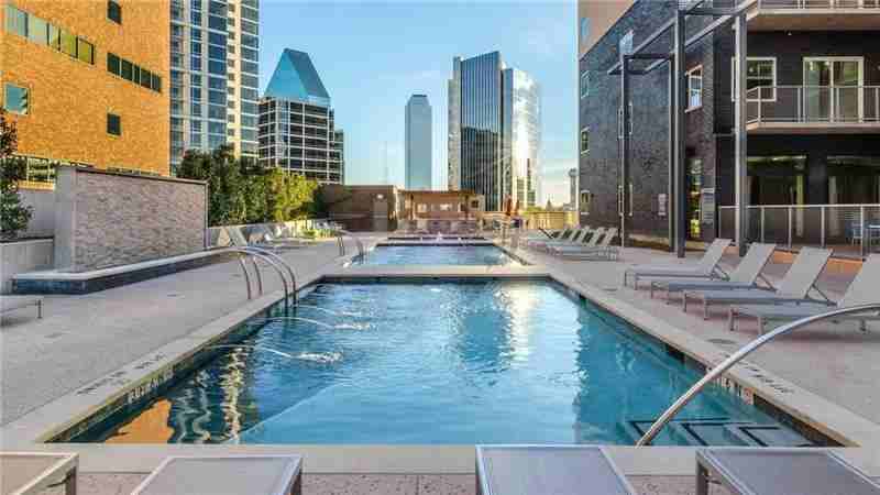 2224 N Harwood St #B9-37