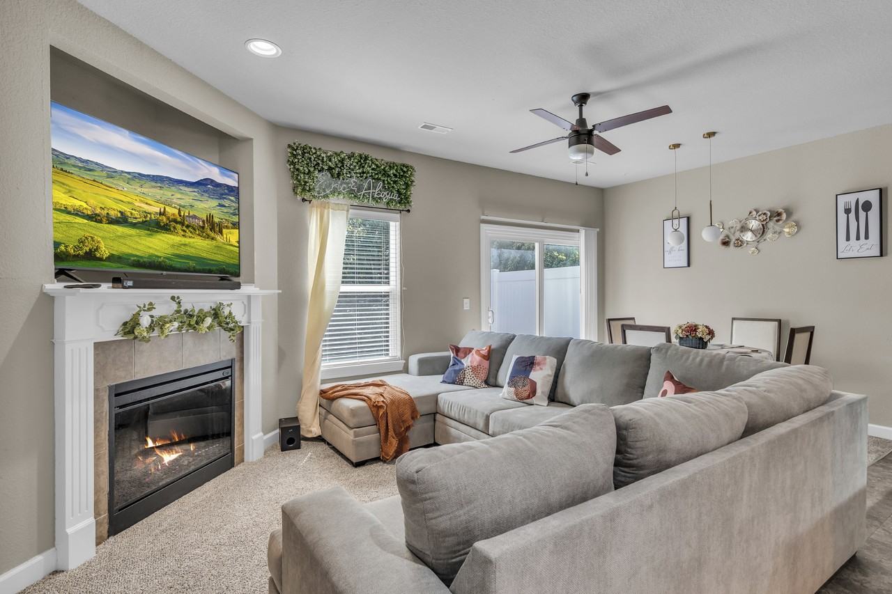 9415 N Adrian Ave #9415 - Photo 4 of 12