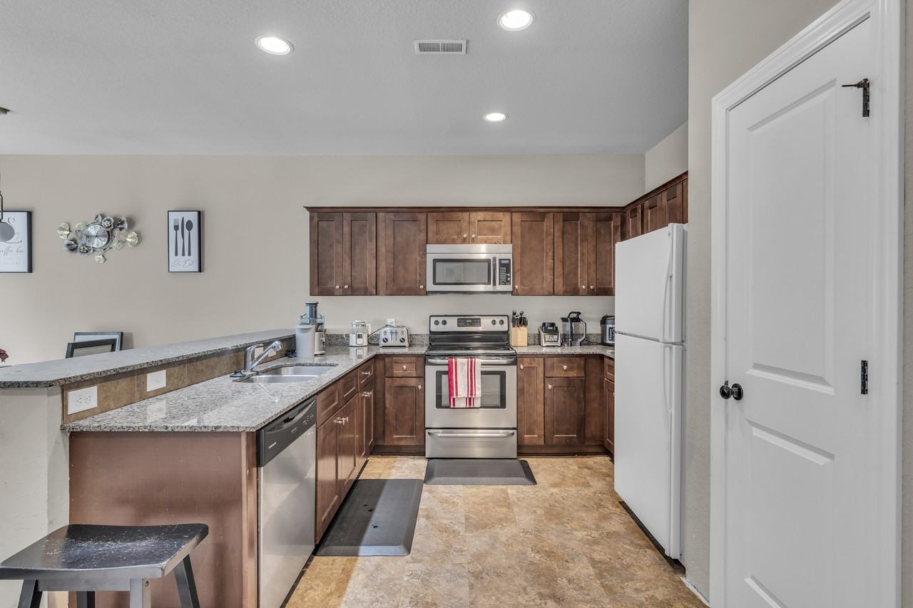 9415 N Adrian Ave #9415 - Photo 6 of 12