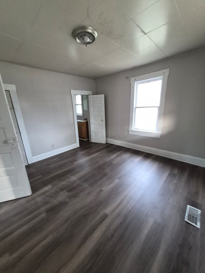 1621 Halford St - Photo 3 of 11