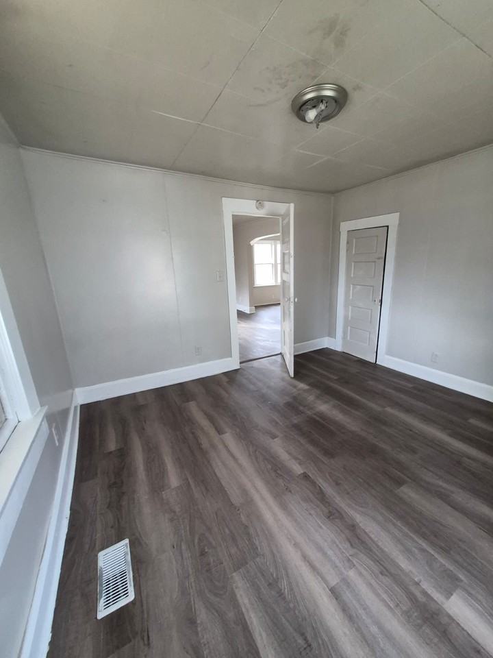 1621 Halford St - Photo 4 of 11