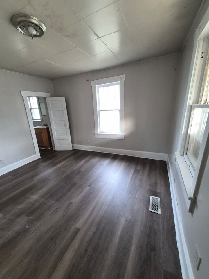 1621 Halford St - Photo 5 of 11