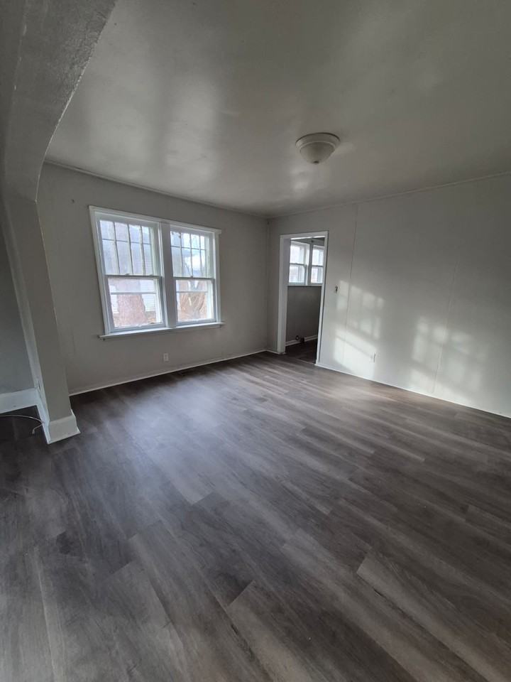 1621 Halford St - Photo 7 of 11