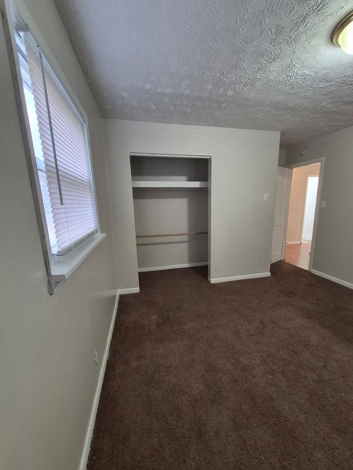 2031 Costello Dr - Photo 3 of 12