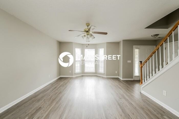 5511 Grapevine Ct - Photo 4 of 17