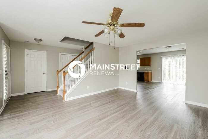 5511 Grapevine Ct - Photo 5 of 17