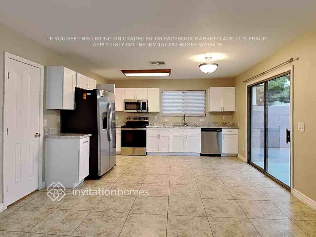 1043 S Firehole Dr - Photo 6 of 19