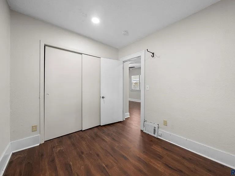 814 N Prairie Ave #NA - Photo 2 of 5